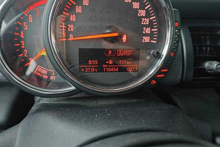 Used MINI 2015 1.5T COOPER Fun Five-Door Edition Odometer Close Up