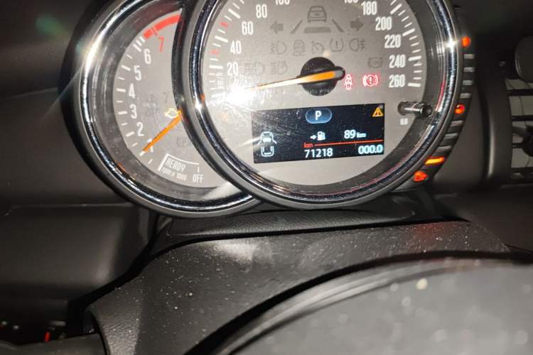 Used MINI 2015 1.2T ONE Five-Door Edition Odometer Close Up