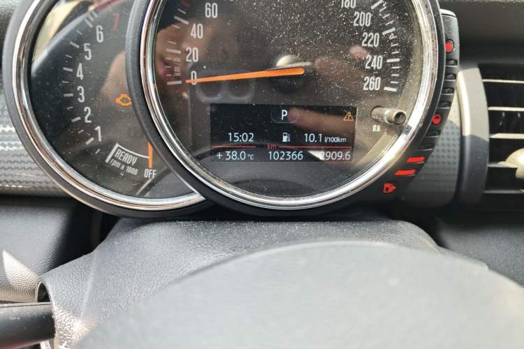 Used MINI 2015 1.5T COOPER Fun Five-Door Edition Odometer Close Up
