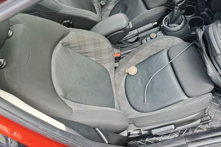 Used MINI 2015 1.5T COOPER Fun Five-Door Edition Right Front Seat