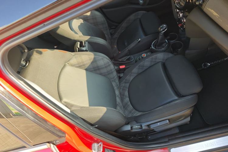 Used MINI 2015 1.5T COOPER Fun Five-Door Edition Right Front Seat