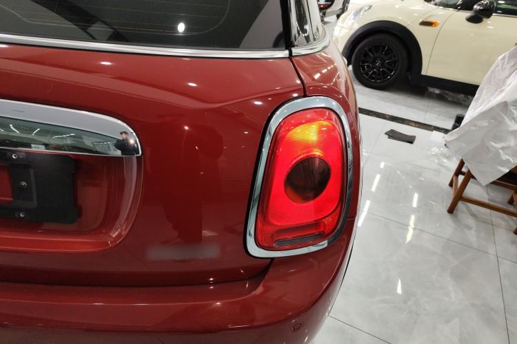 Used MINI 2015 1.5T COOPER Fun Five-Door Edition Right Rear Taillight
