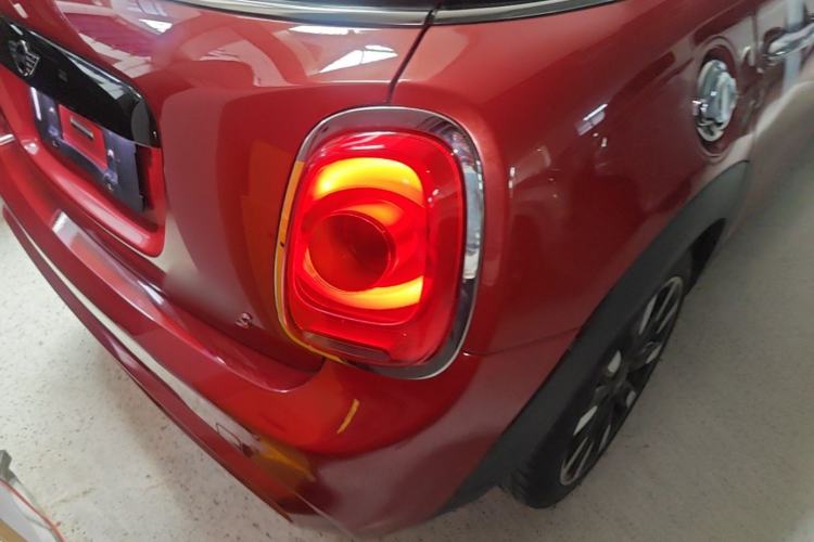 Used MINI 2015 2.0T COOPER S Five-Door Edition Right Rear Taillight