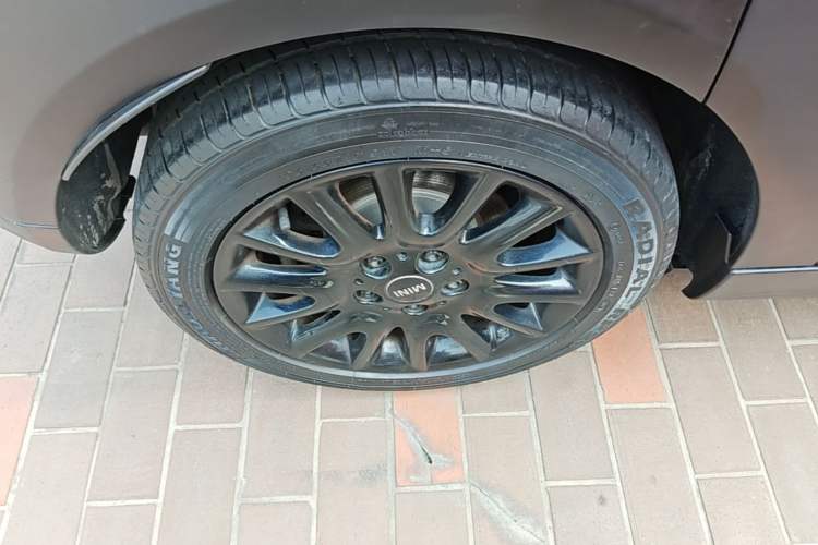 Used MINI 2015 1.5T COOPER Fun Five-Door Edition Right Rear Wheel Hub