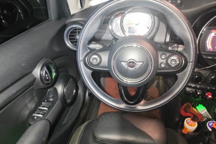 Used MINI 2015 1.5T COOPER Excitement Five-Door Edition Steering Wheel