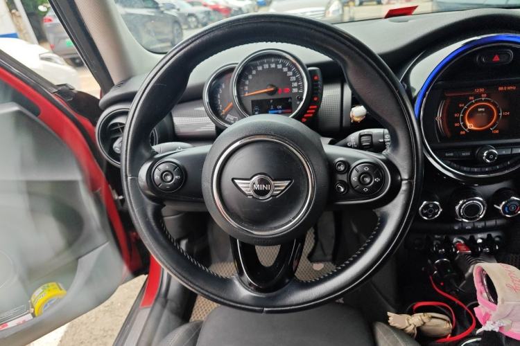 Used MINI 2015 1.5T COOPER Fun Five-Door Edition Steering Wheel