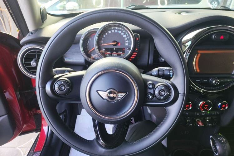 Used MINI 2015 1.5T COOPER Excitement Five-Door Edition Steering Wheel