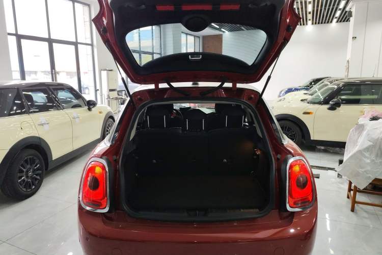 Used MINI 2015 1.5T COOPER Fun Five-Door Edition Trunk