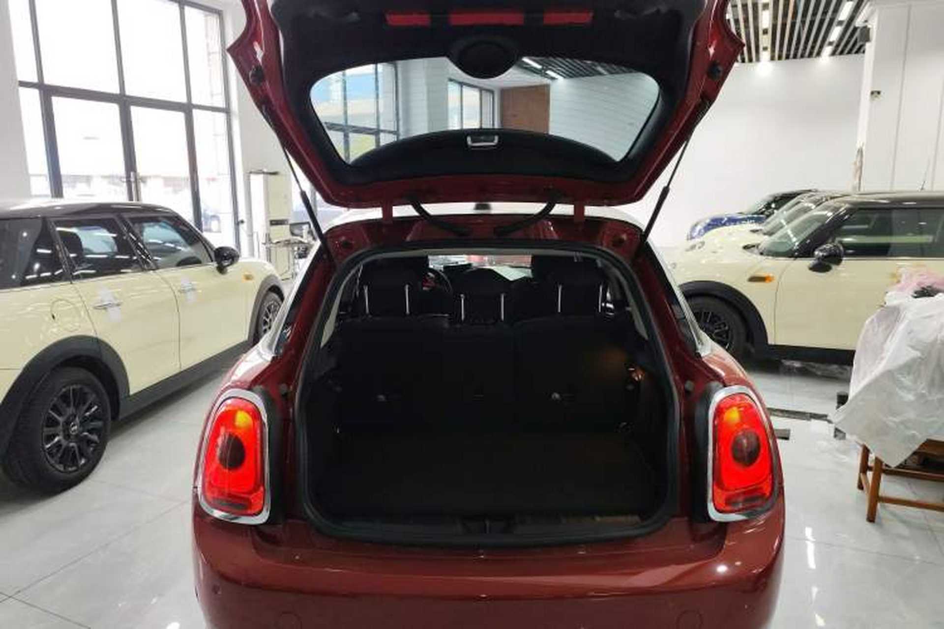 Used MINI 2015 1.5T COOPER Fun Five-Door Edition Trunk