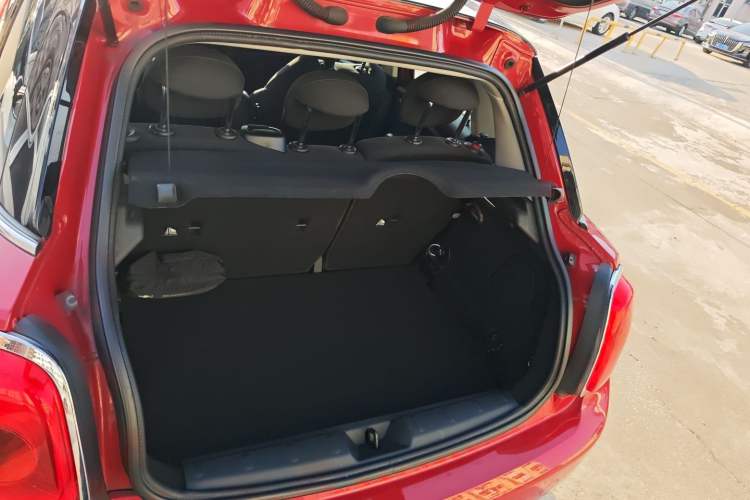 Used MINI 2015 1.5T COOPER Fun Five-Door Edition Trunk