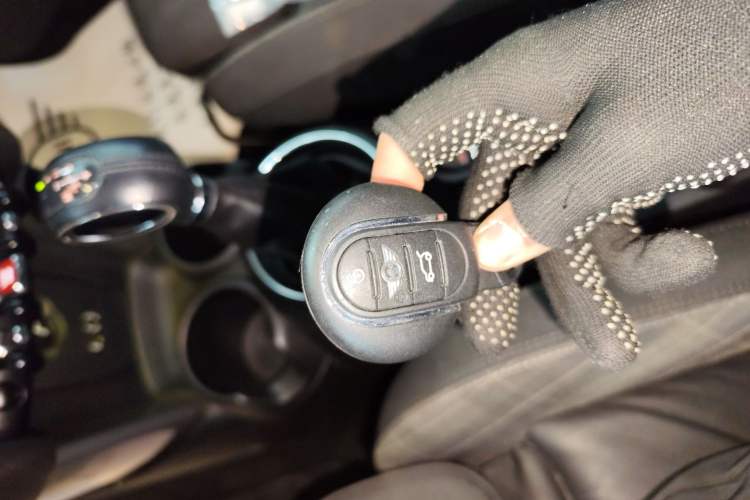 Used MINI 2015 1.5T COOPER Fun Five-Door Edition Vehicle Key