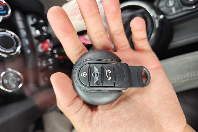 Used MINI 2015 1.5T COOPER Fun Five-Door Edition Vehicle Key