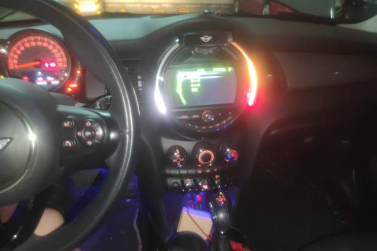 Used MINI 2015 1.5T COOPER Fun Five-Door Edition Audio And AC Panel