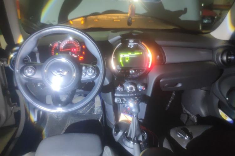Used MINI 2015 1.5T COOPER Fun Five-Door Edition Center Console