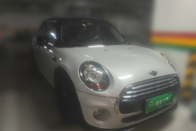 Used MINI 2015 1.5T COOPER Fun Five-Door Edition Front Right 45 Deg