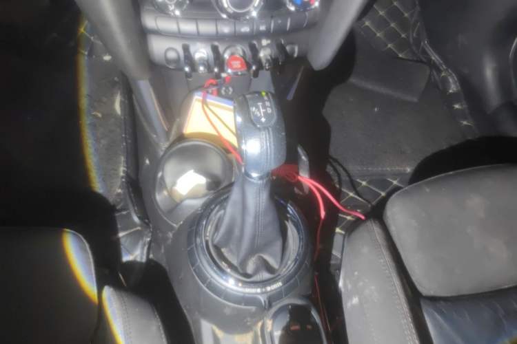 Used MINI 2015 1.5T COOPER Fun Five-Door Edition Gear Lever