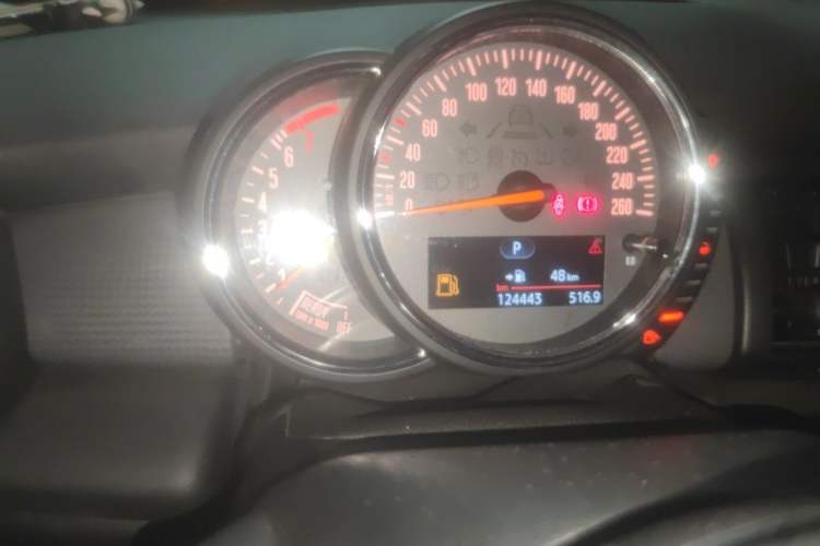 Used MINI 2015 1.5T COOPER Fun Five-Door Edition Odometer Close Up