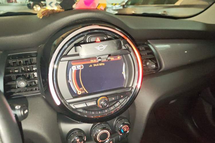 Used MINI 2015 1.5T COOPER Fun Five-Door Edition Audio And AC Panel