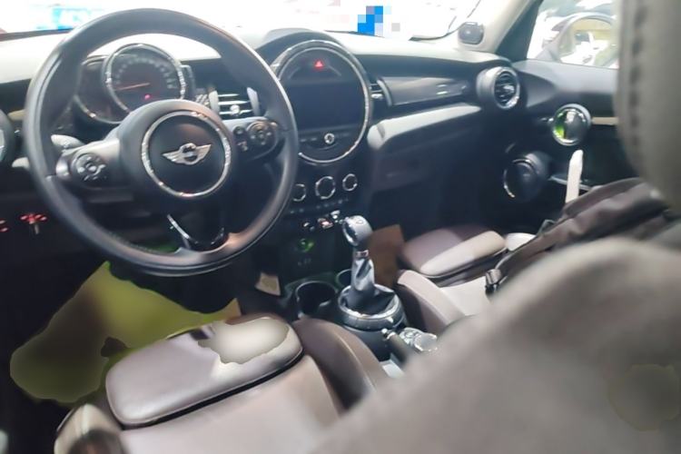 Used MINI 2015 2.0T COOPER S Five-Door Edition Center Console