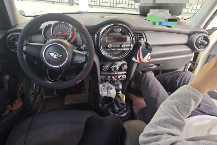 Used MINI 2015 1.2T ONE Five-Door Edition Center Console