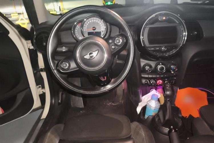 Used MINI 2015 1.5T COOPER Fun Five-Door Edition Center Console