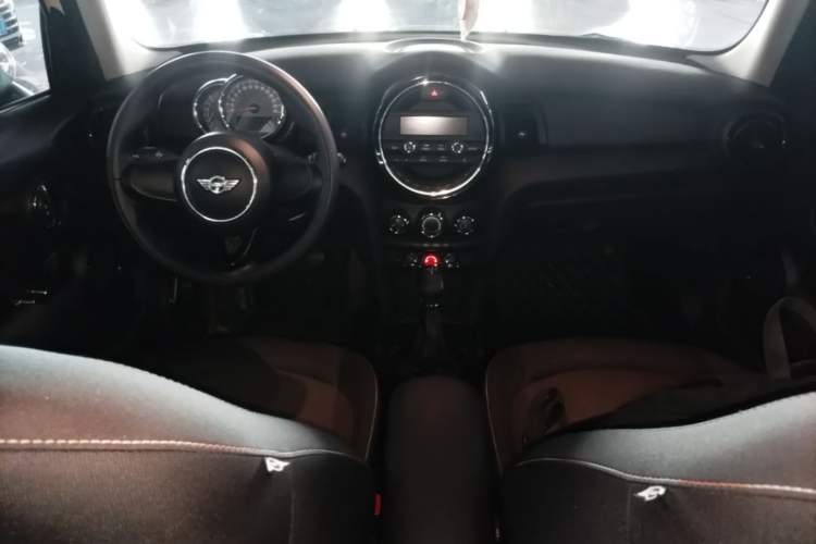 Used MINI 2015 1.2T ONE Five-Door Edition Center Console
