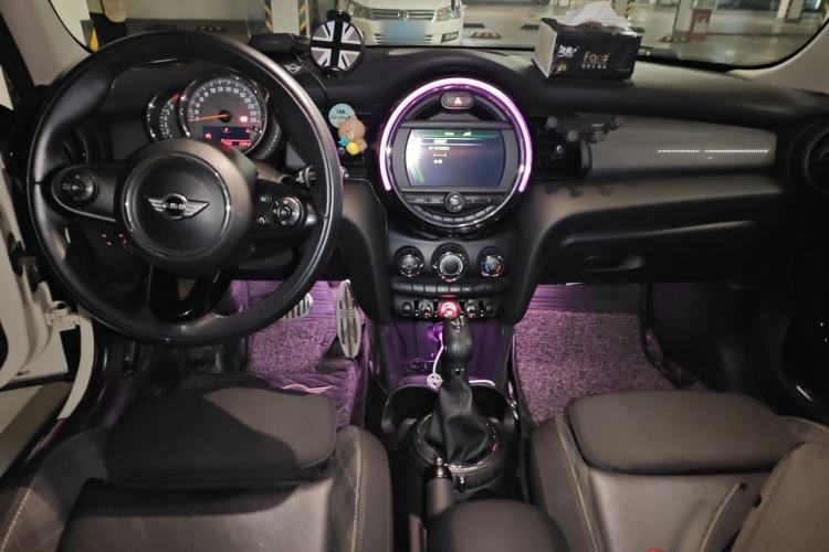 Used MINI 2015 1.5T COOPER Fun Five-Door Edition Center Console