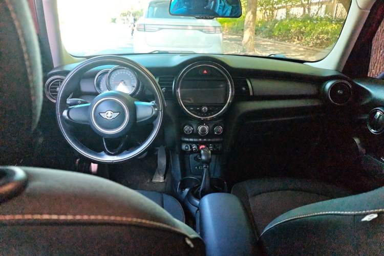 Used MINI 2015 1.2T ONE Five-Door Edition Center Console