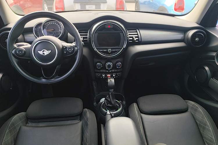 Used MINI 2015 1.5T COOPER Fun Five-Door Edition Center Console