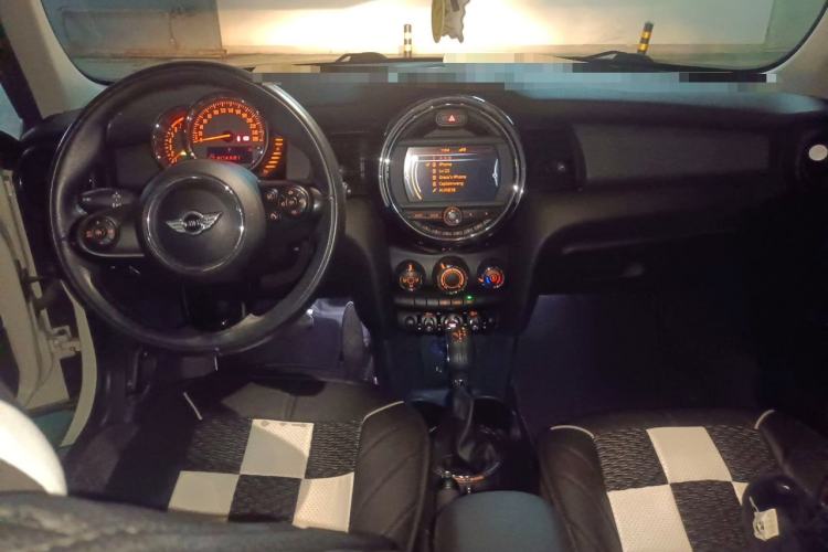 Used MINI 2015 1.5T COOPER Fun Five-Door Edition Center Console
