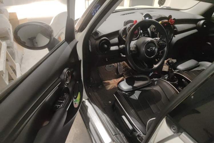 Used MINI 2015 1.5T COOPER Fun Five-Door Edition Driver Seat