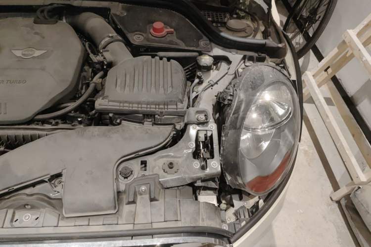 Used MINI 2015 1.5T COOPER Fun Five-Door Edition Engine Bay Left