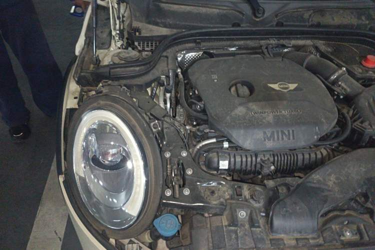 Used MINI 2015 2.0T COOPER S Five-Door Edition Engine Bay Right