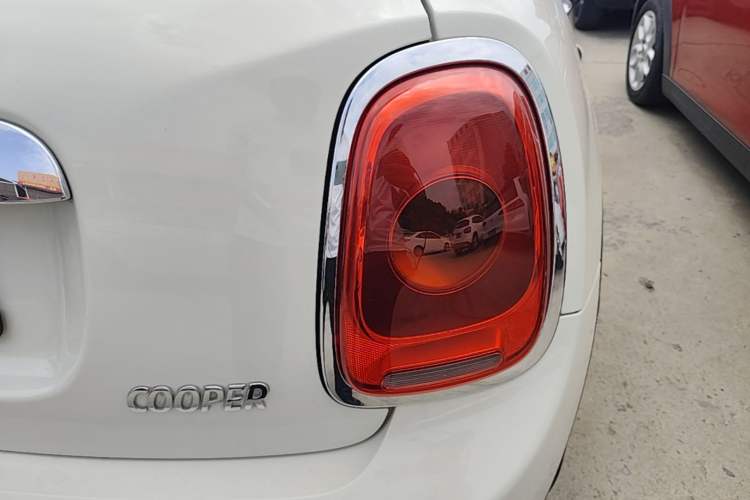 Used MINI 2015 1.5T COOPER Fun Five-Door Edition Exterior 3