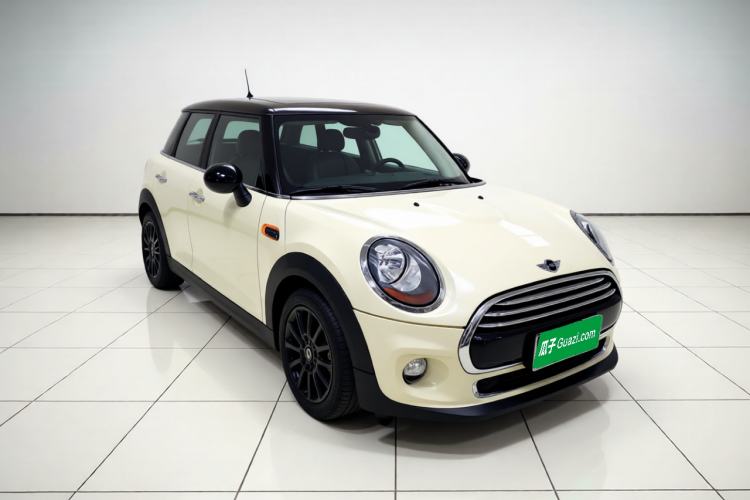 Used MINI 2015 1.5T COOPER Fun Five-Door Edition Front Right 45 Deg