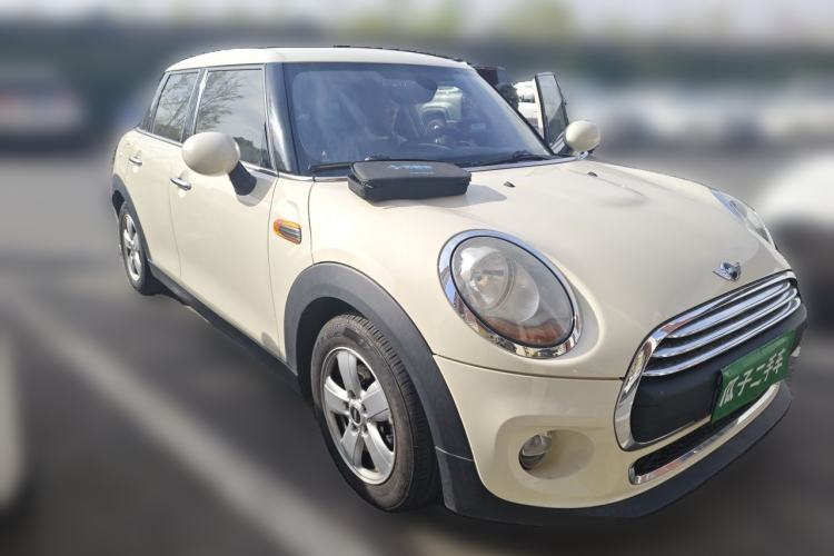 Used MINI 2015 1.2T ONE Five-Door Edition Front Right 45 Deg