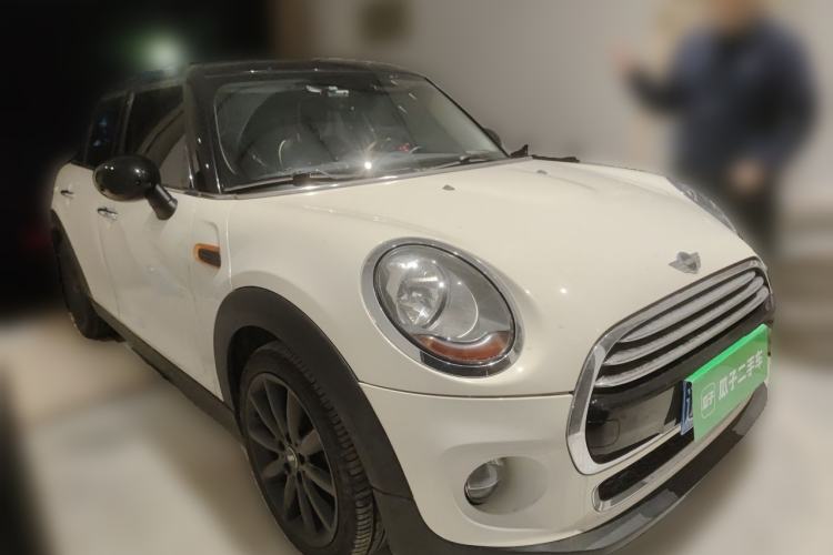 Used MINI 2015 1.5T COOPER Fun Five-Door Edition Front Right 45 Deg