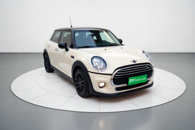 Used MINI 2015 1.5T COOPER Fun Five-Door Edition Front Right 45 Deg