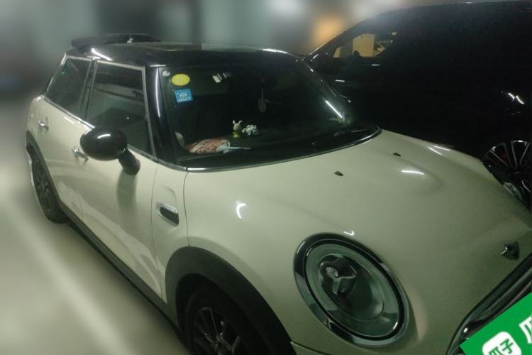 Used MINI 2015 1.5T COOPER Excitement Five-Door Edition Front Right 45 Deg