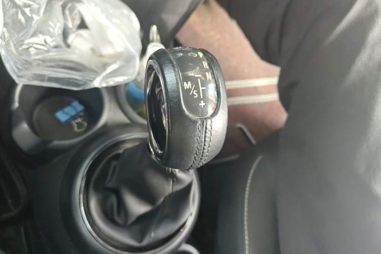 Used MINI 2015 1.2T ONE Five-Door Edition Gear Lever