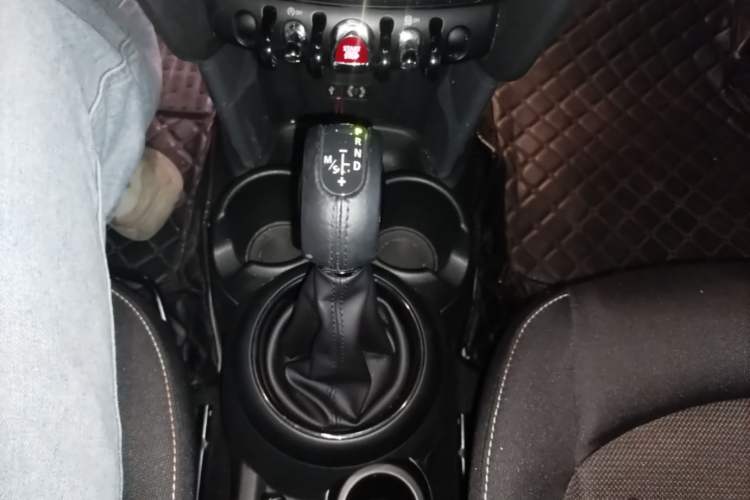 Used MINI 2015 1.2T ONE Five-Door Edition Gear Lever