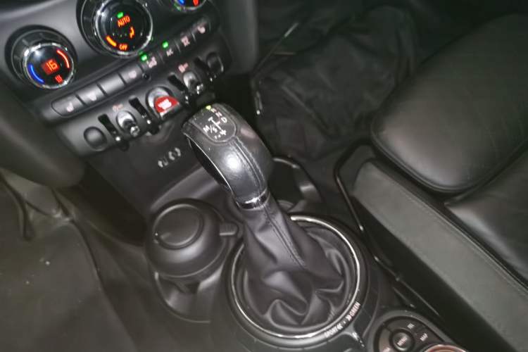 Used MINI 2015 2.0T COOPER S Five-Door Edition Gear Lever