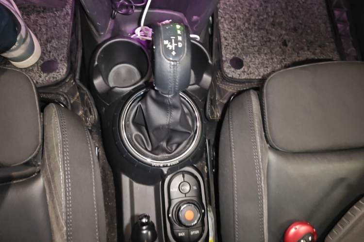 Used MINI 2015 1.5T COOPER Fun Five-Door Edition Gear Lever