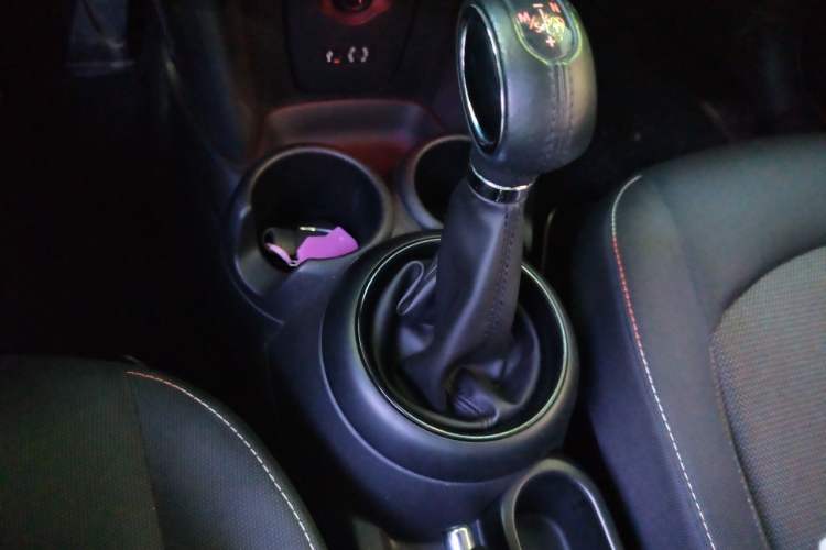 Used MINI 2015 1.2T ONE Five-Door Edition Gear Lever