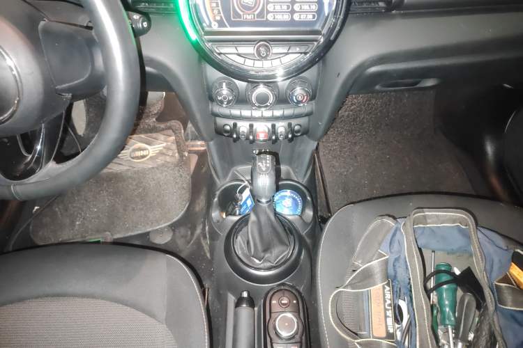 Used MINI 2015 1.2T ONE Five-Door Edition Gear Lever