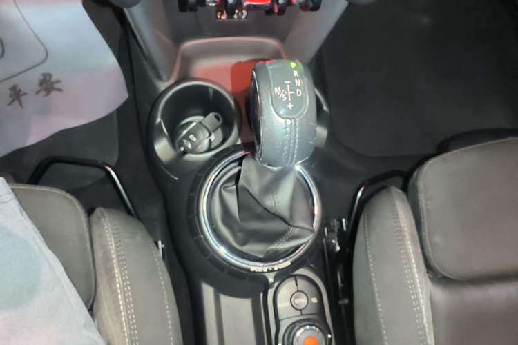 Used MINI 2015 1.5T COOPER Fun Five-Door Edition Gear Lever