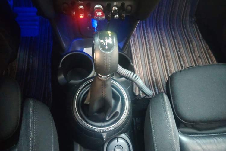 Used MINI 2015 1.5T COOPER Fun Five-Door Edition Gear Lever