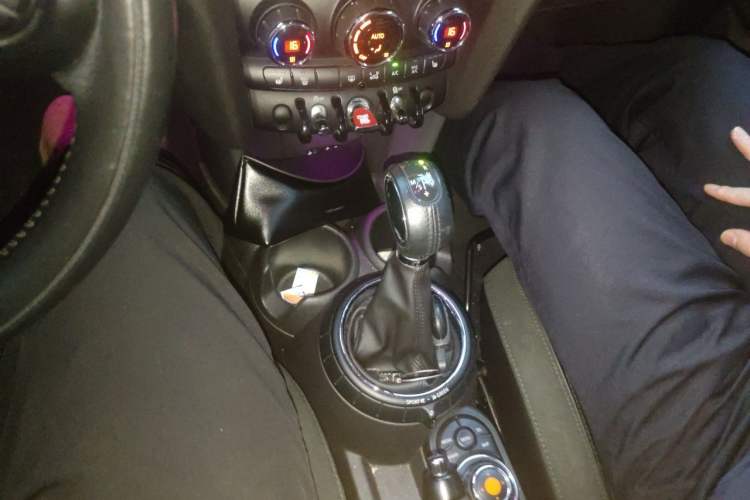 Used MINI 2015 1.5T COOPER Excitement Five-Door Edition Gear Lever