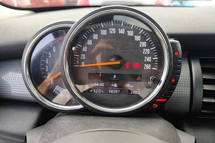 Used MINI 2015 1.5T COOPER Fun Five-Door Edition Instrument Cluster