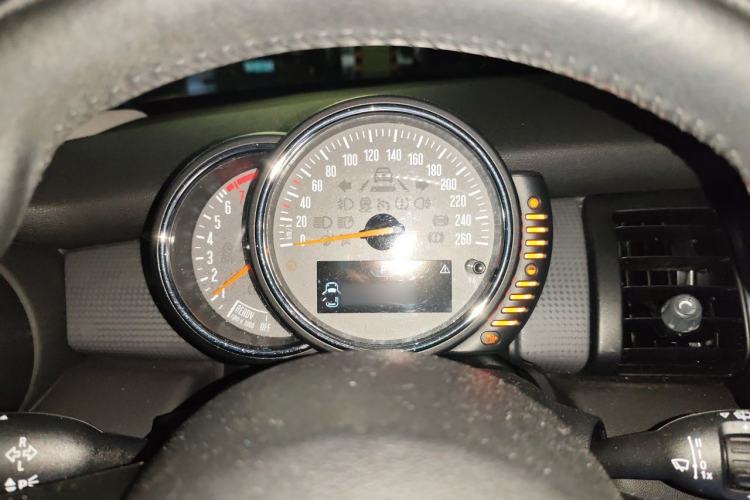 Used MINI 2015 1.5T COOPER Fun Five-Door Edition Instrument Cluster